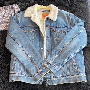 NWOT Levi’s Fleece Lined Denim Jacket
